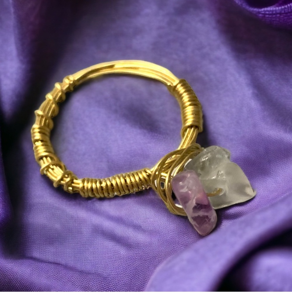 ✨BOUTIQUE✨ Crystal Wire Wrapped Ring